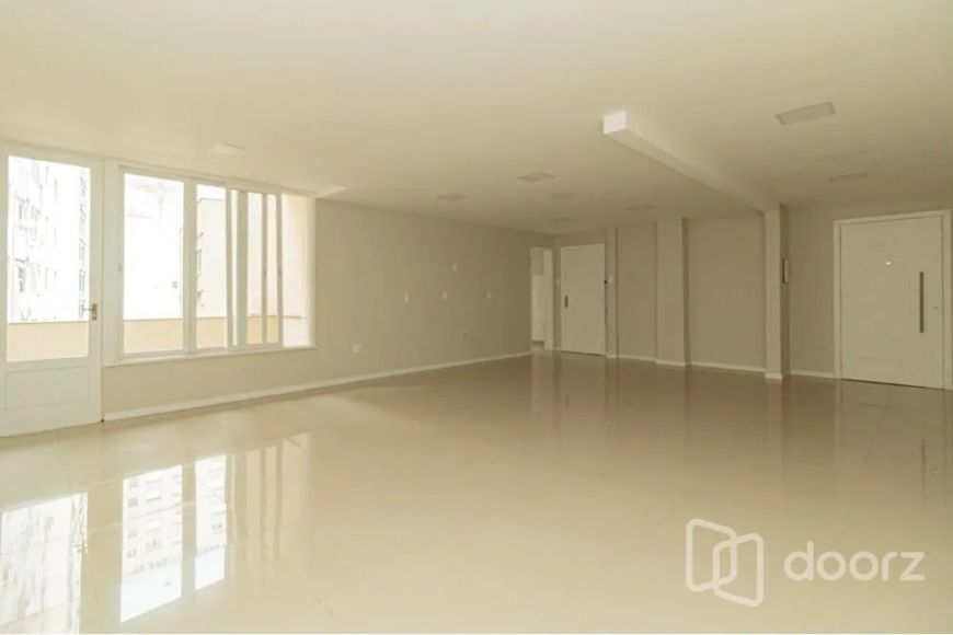 Imóvel na Ramiro Barcelos com 3 dormitórios e 147m²