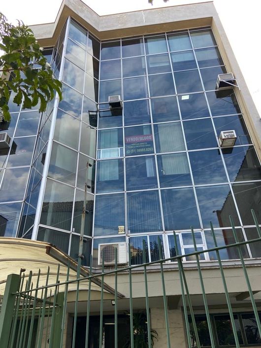 Sala Comercial na Dr Vale, a 100 m Hospital Moinhos de Vento, de frente, vaga coberta, 179 mil