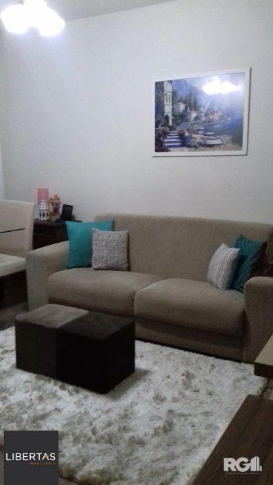 Casa em condomínio, com 3 dormitórios, sendo 1 suíte, 1 vaga coberta, no bairro