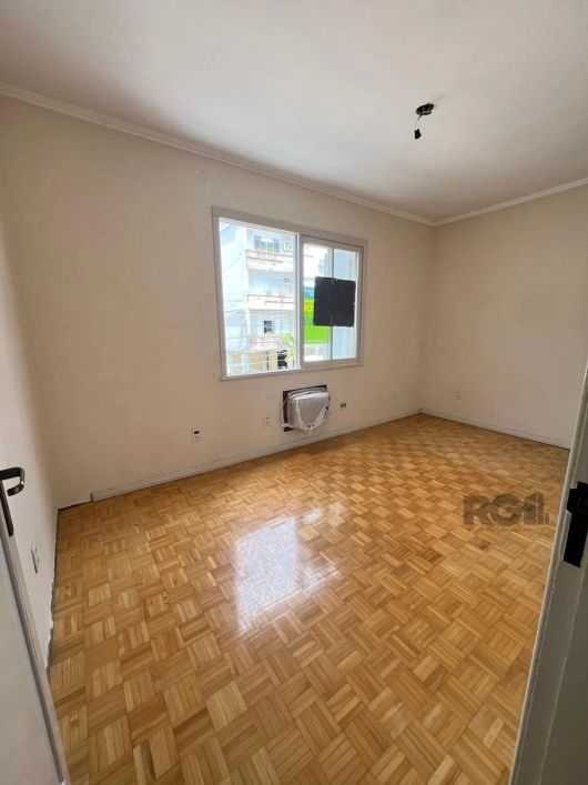 VENDA DE APARTAMENTO DE 2 QUARTOS COM VAGA - MENINO DEUS