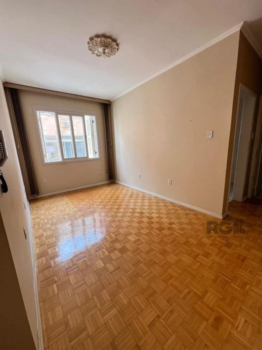 VENDA DE APARTAMENTO DE 2 QUARTOS COM VAGA - MENINO DEUS