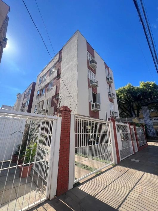 VENDA DE APARTAMENTO DE 2 QUARTOS COM VAGA - MENINO DEUS