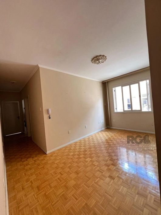 VENDA DE APARTAMENTO DE 2 QUARTOS COM VAGA - MENINO DEUS