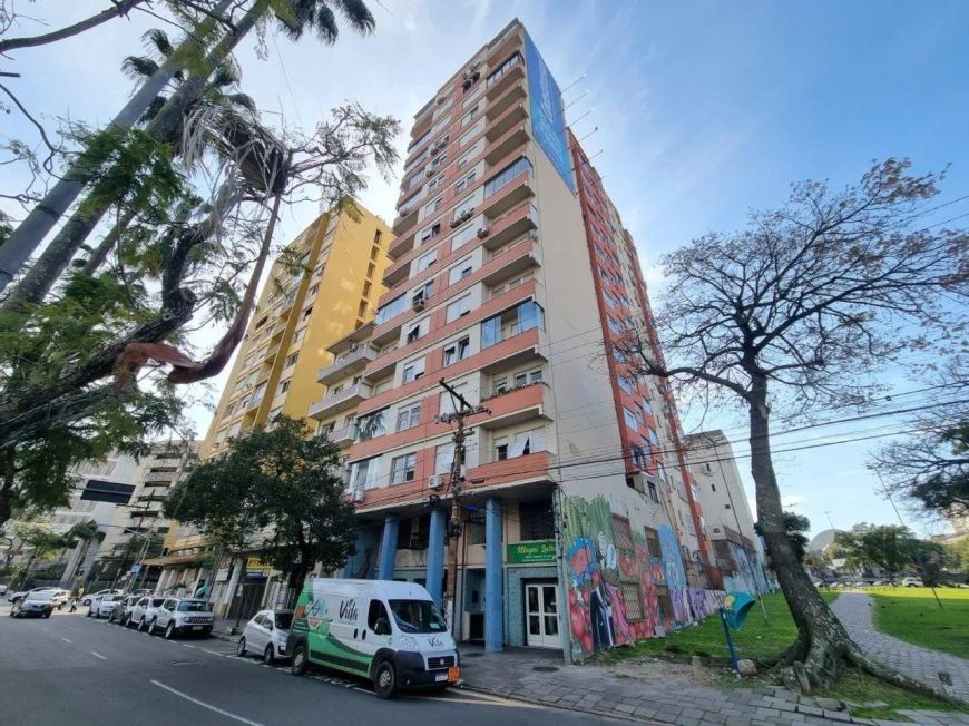 VENDA- Apartamento com 3 dormitórios, com pátio e sacada, 87m²- Bom Fim, Porto Alegre
