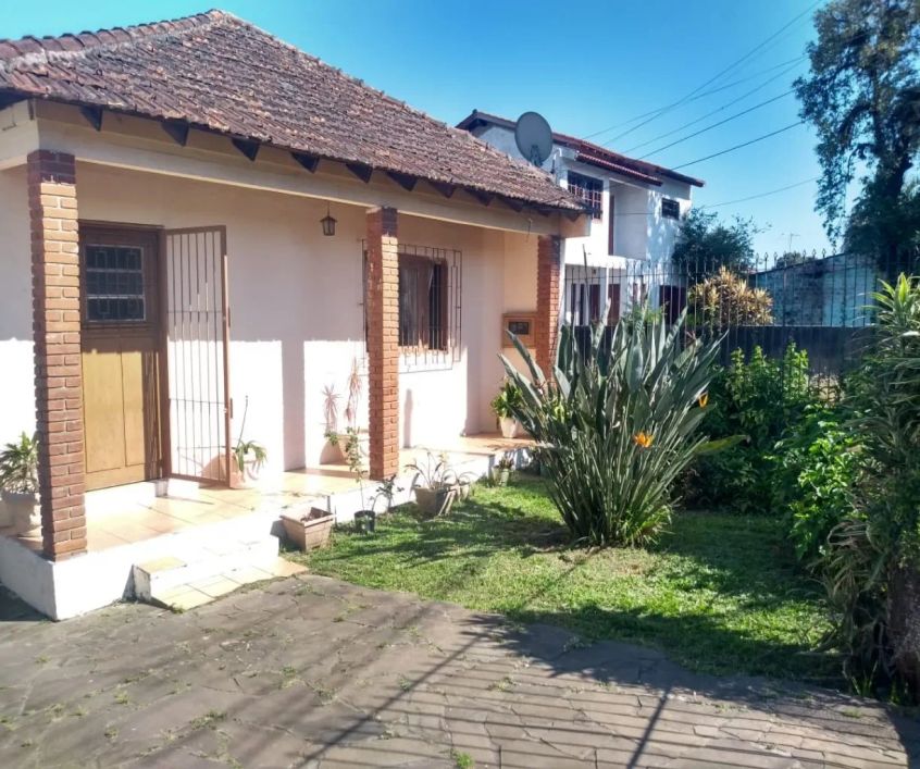 Casa em Rua Josué Costalunga - Cavalhada - Porto Alegre/RS