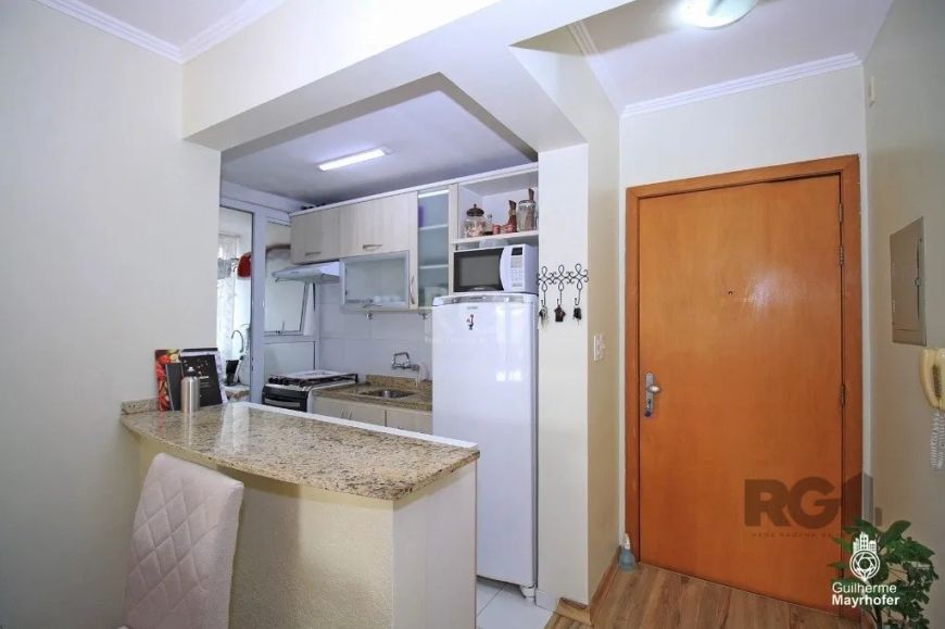 Ótimo apartamento no Condomínio Plaza Cristal, reformado, semi mobiliado, com 56m² privativos, de 2