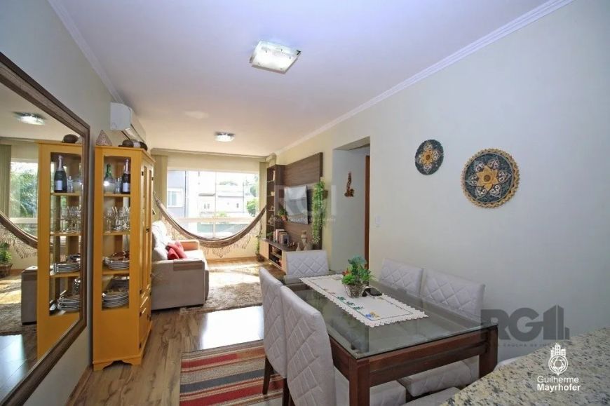 Ótimo apartamento no Condomínio Plaza Cristal, reformado, semi mobiliado, com 56m² privativos, de 2