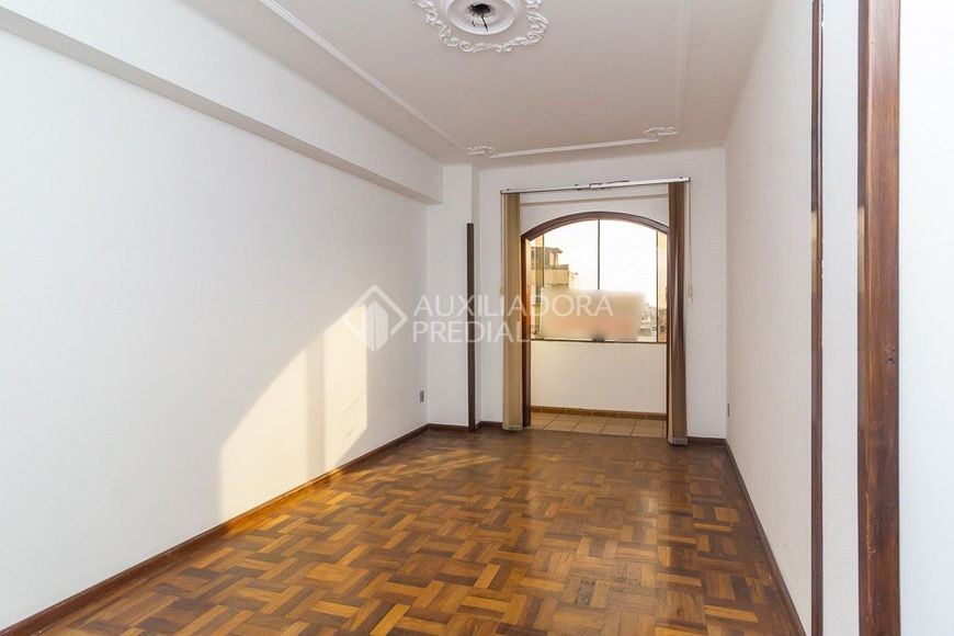 Apartamento à venda no Centro Histórico com 71 m² e 2 dormitórios/quartos disponíveis.