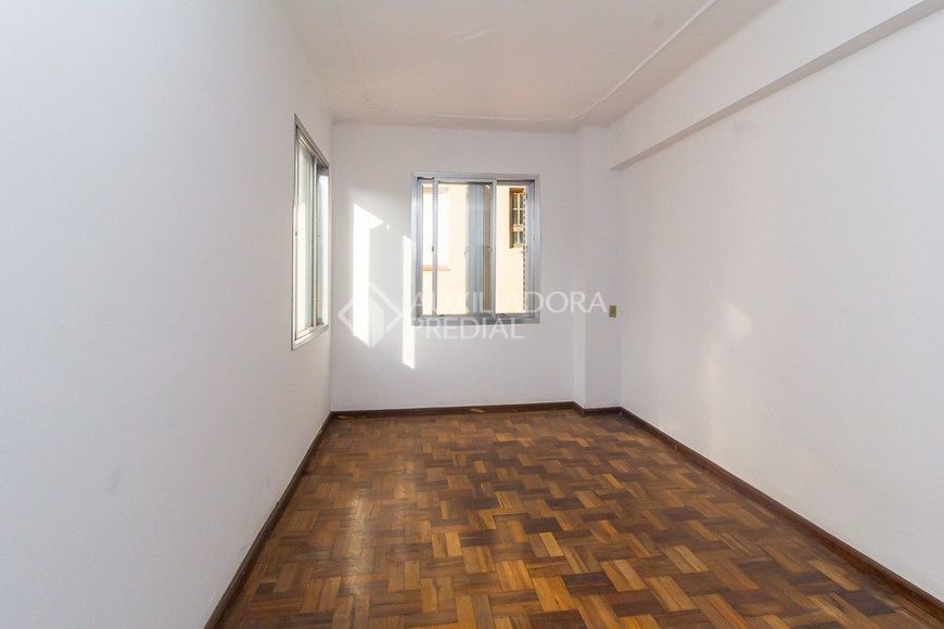 Apartamento à venda no Centro Histórico com 71 m² e 2 dormitórios/quartos disponíveis.