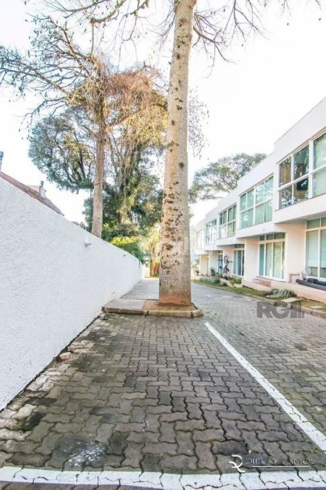 Ótimo sobrado estilo Loft em condomínio fechado, na zona sul, com 81m² privativos, de 1 dormitório.