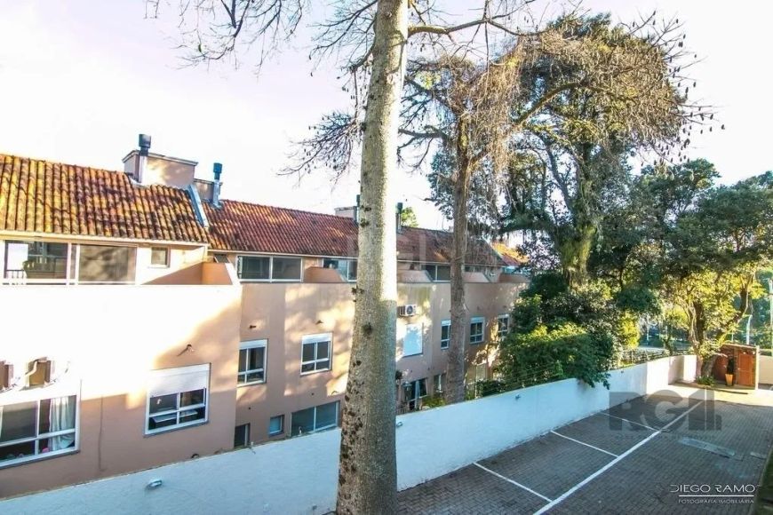 Ótimo sobrado estilo Loft em condomínio fechado, na zona sul, com 81m² privativos, de 1 dormitório.