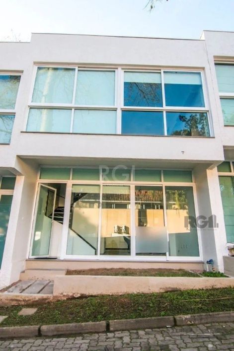 Ótimo sobrado estilo Loft em condomínio fechado, na zona sul, com 81m² privativos, de 1 dormitório.