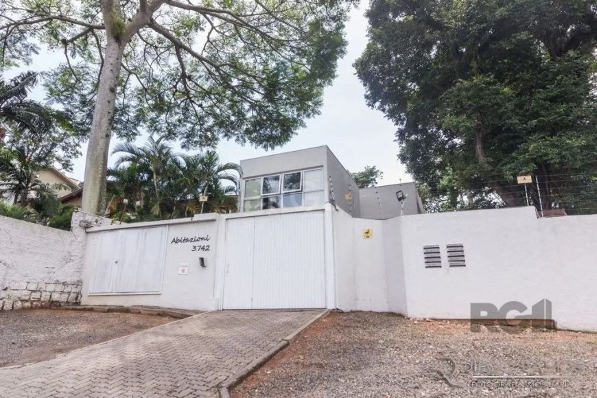 Ótimo sobrado estilo Loft em condomínio fechado, na zona sul, com 81m² privativos, de 1 dormitório.