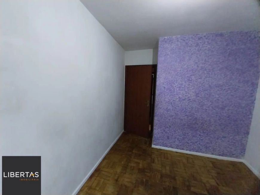 Apartamento térreo, 2 dormitórios. 2 banheiros, demais peças, Menino Deus
