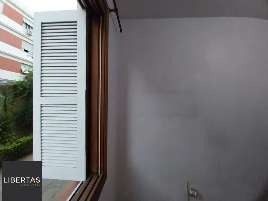 Apartamento térreo, 2 dormitórios. 2 banheiros, demais peças, Menino Deus