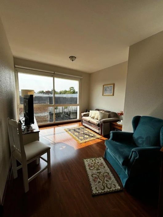 Apartamento reformado e amplo, ventilação cruzada, sol da manhã, (80m2) 02 dormitórios | Dependência