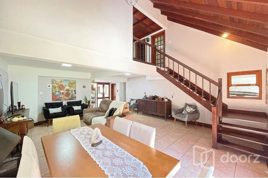 Imóvel na Dea Coufal com 4 dormitórios e 220m²