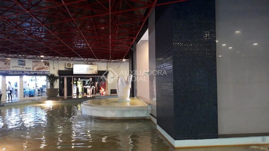 Escritório à venda no bairro Moinhos de Vento com 53 m² de área útil disponível.