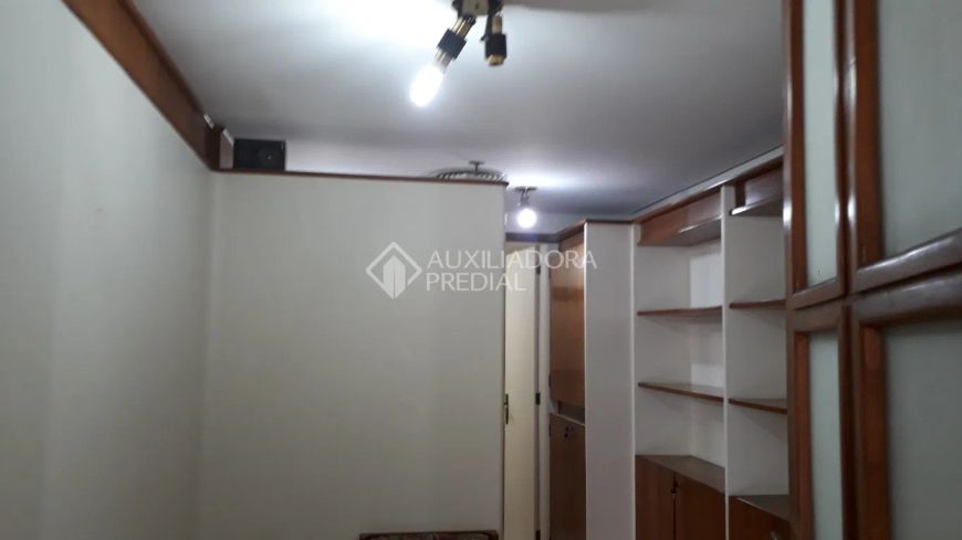 Escritório à venda no bairro Moinhos de Vento com 53 m² de área útil disponível.