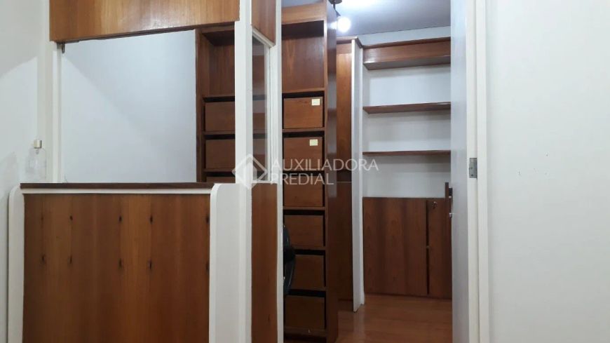 Escritório à venda no bairro Moinhos de Vento com 53 m² de área útil disponível.