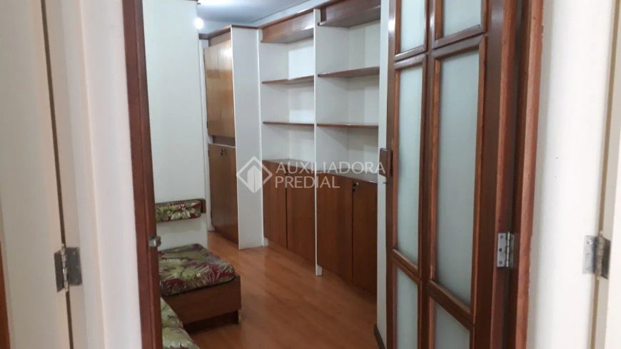 Escritório à venda no bairro Moinhos de Vento com 53 m² de área útil disponível.