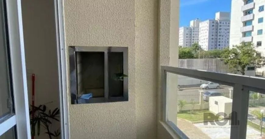 Apartamento com 2 quartos , sacada com churrasqueira, 1 banheiro completo (box de vidro instalado) e