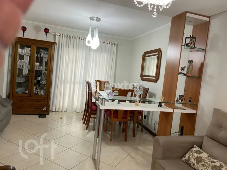 Casa à venda Rua Alexandre de Gusmão, Hípica - Porto Alegre