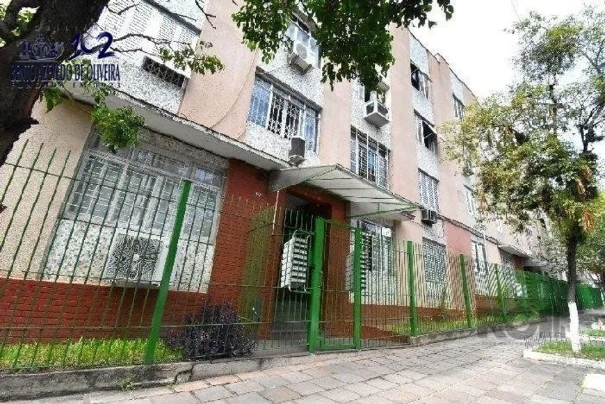 2 dormitórios, térreo com pátio.