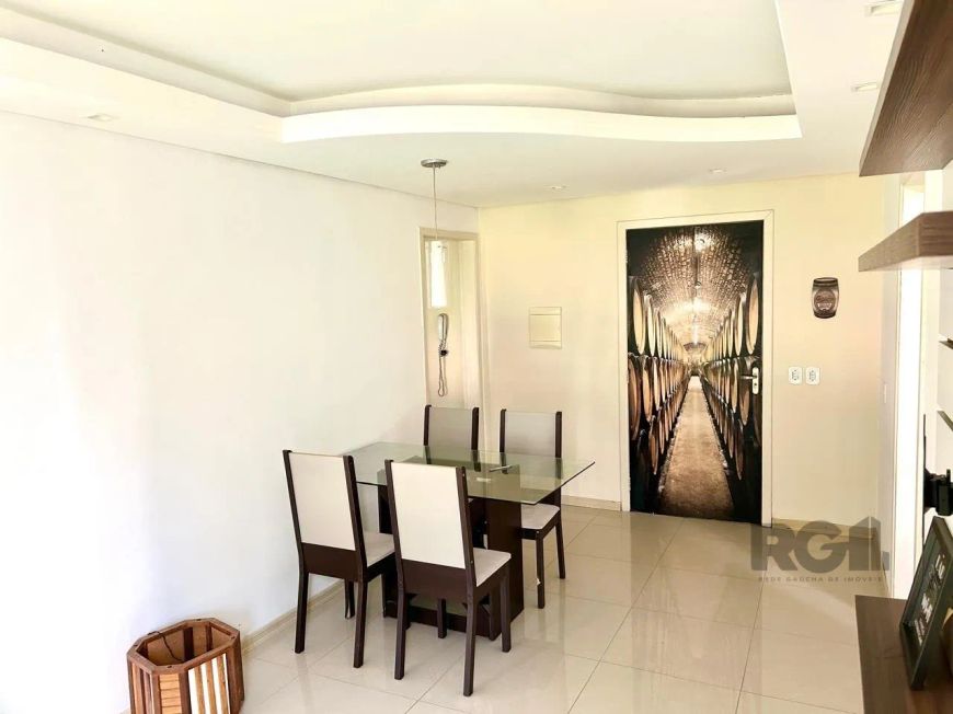 Excelente apartamento térreo, 2 dormitórios, living 2 ambientes, cozinha, área de serviço e banheiro