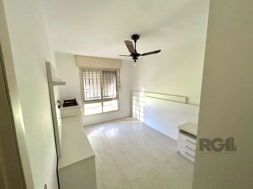 Excelente apartamento térreo, 2 dormitórios, living 2 ambientes, cozinha, área de serviço e banheiro