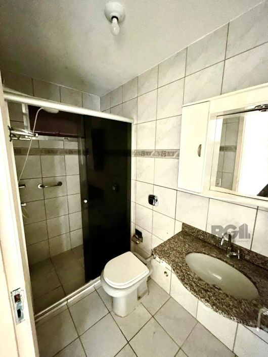 Excelente apartamento térreo, 2 dormitórios, living 2 ambientes, cozinha, área de serviço e banheiro