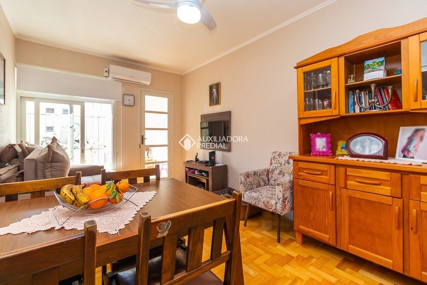 Apartamento para venda possui 77 metros quadrados com 3 quartos em Menino Deus - Porto Alegre - RS
