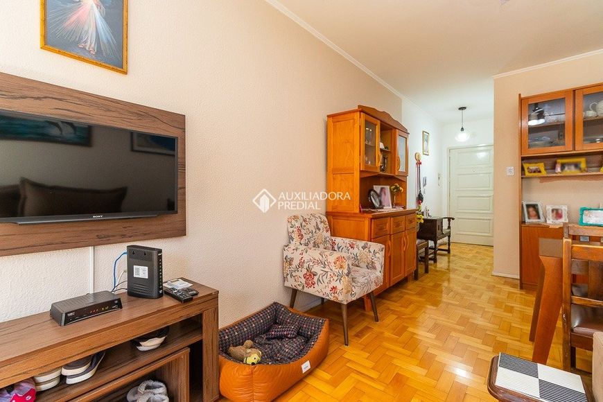 Apartamento para venda possui 77 metros quadrados com 3 quartos em Menino Deus - Porto Alegre - RS