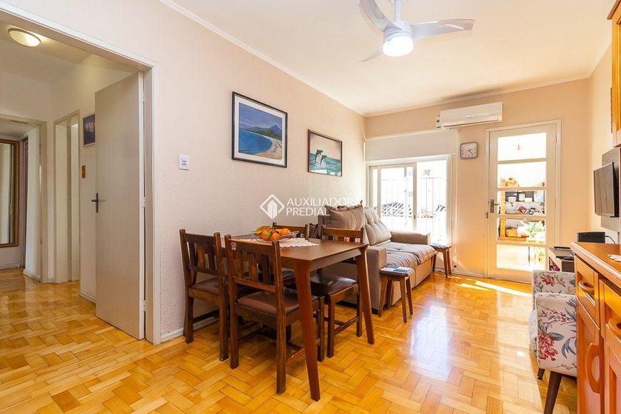 Apartamento para venda possui 77 metros quadrados com 3 quartos em Menino Deus - Porto Alegre - RS