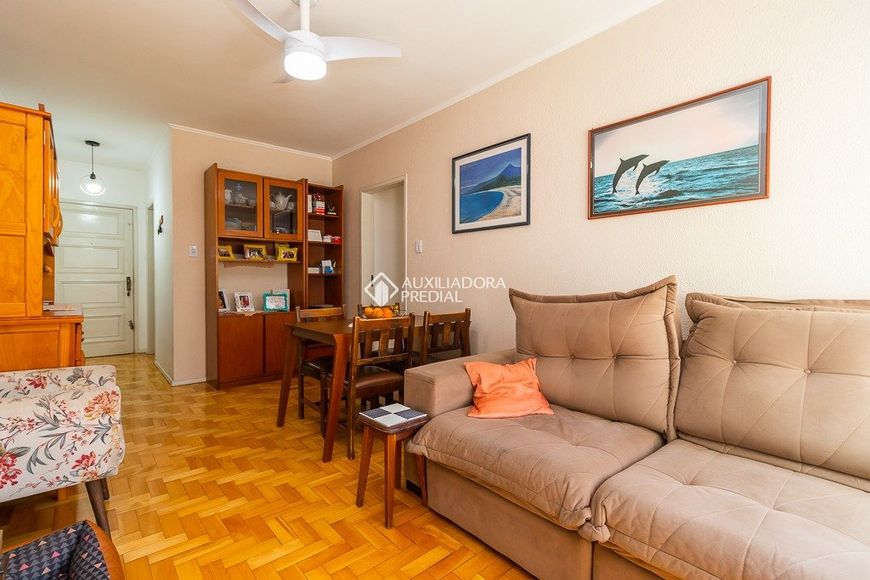 Apartamento para venda possui 77 metros quadrados com 3 quartos em Menino Deus - Porto Alegre - RS
