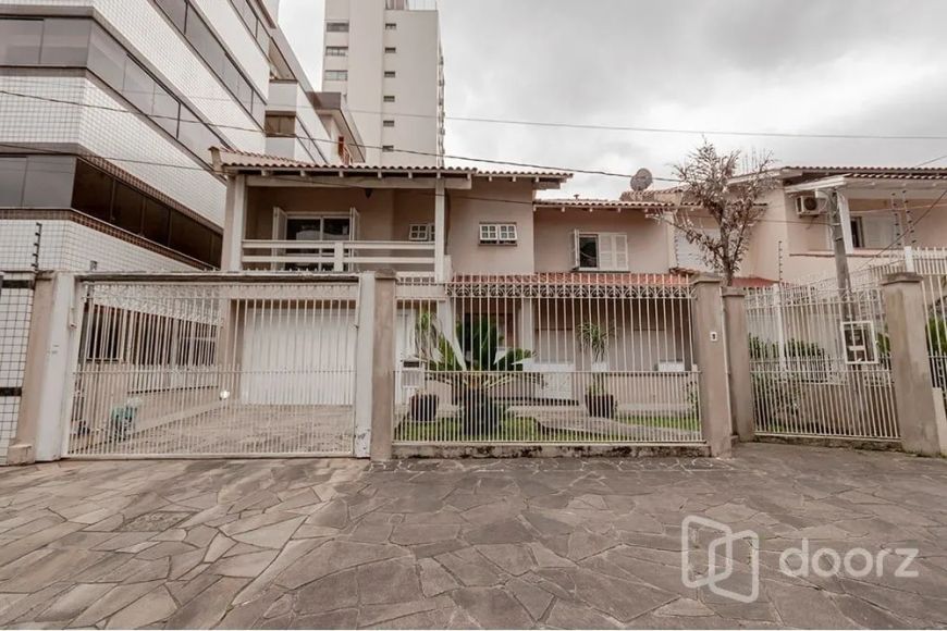Imóvel na Maestro Salvador Campanella com 4 dormitórios e 233m²