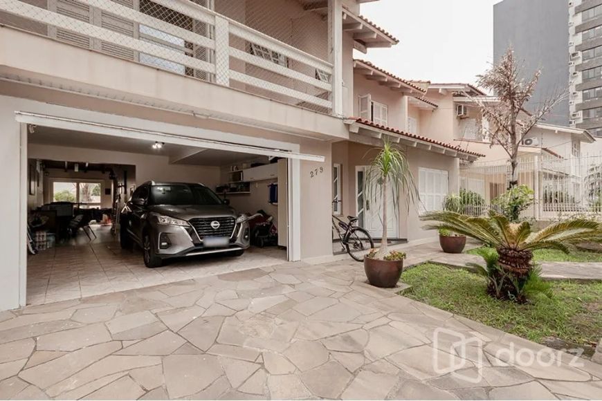 Imóvel na Maestro Salvador Campanella com 4 dormitórios e 233m²
