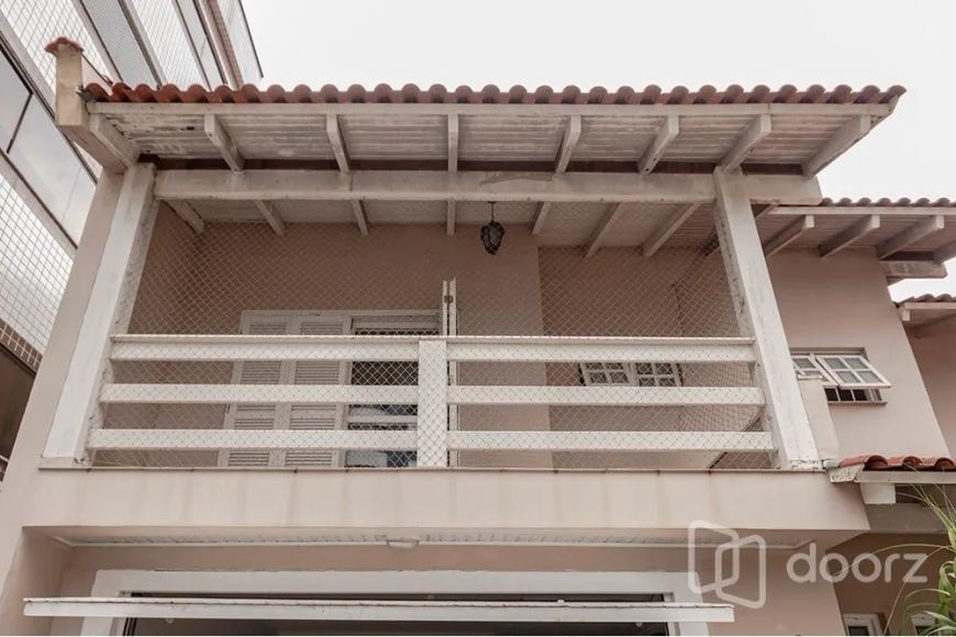 Imóvel na Maestro Salvador Campanella com 4 dormitórios e 233m²