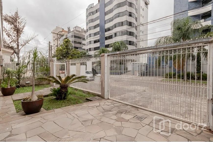 Imóvel na Maestro Salvador Campanella com 4 dormitórios e 233m²