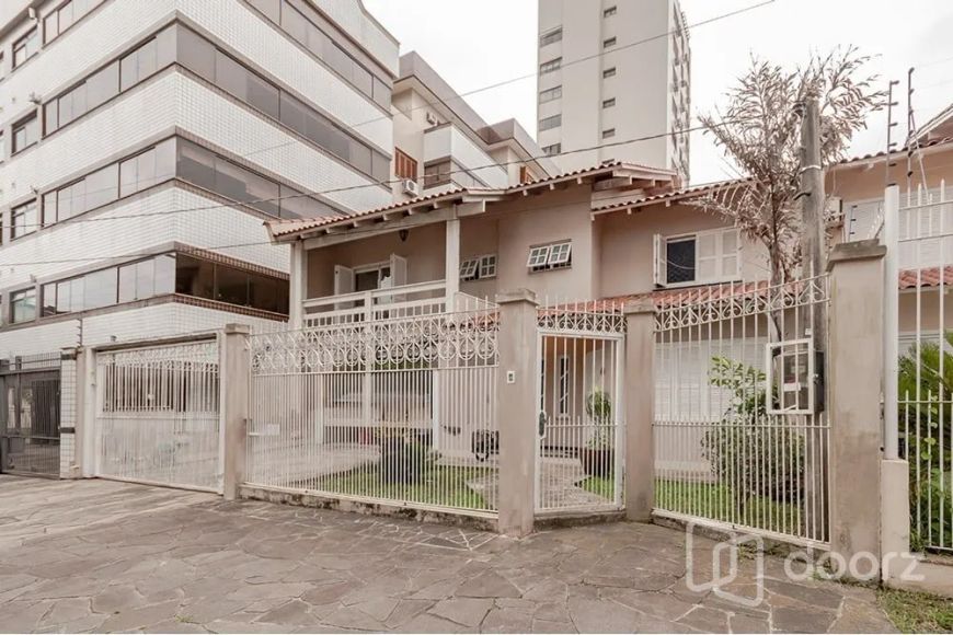 Imóvel na Maestro Salvador Campanella com 4 dormitórios e 233m²