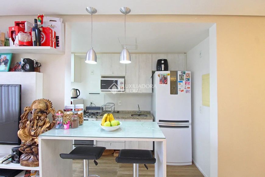 Apartamento de 2 dormitórios na Cavalhada.