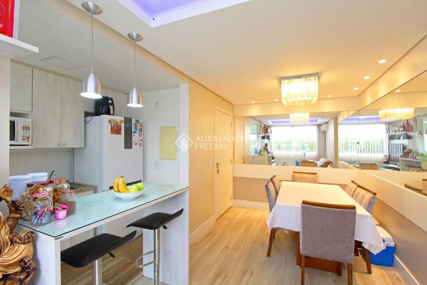 Apartamento de 2 dormitórios na Cavalhada.
