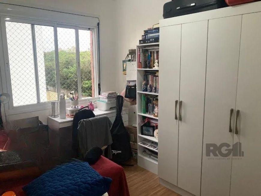 Apartamento com 3 (três) dormitórios sendo 1 suíte no bairro Cavalhada!Amplo apartamento com living