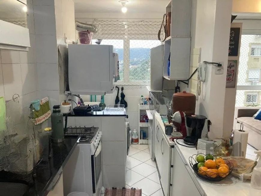 Apartamento com 3 (três) dormitórios sendo 1 suíte no bairro Cavalhada!Amplo apartamento com living