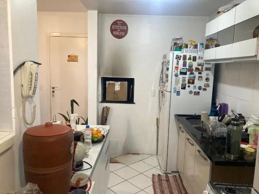 Apartamento com 3 (três) dormitórios sendo 1 suíte no bairro Cavalhada!Amplo apartamento com living
