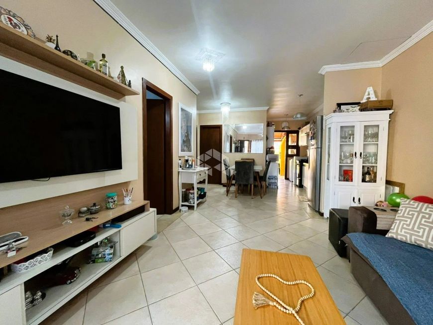 Casa semi mobiliada, 3 dormitórios, 1 suíte, 2 vagas, espaço gourmet com piscina a venda na zona Sul