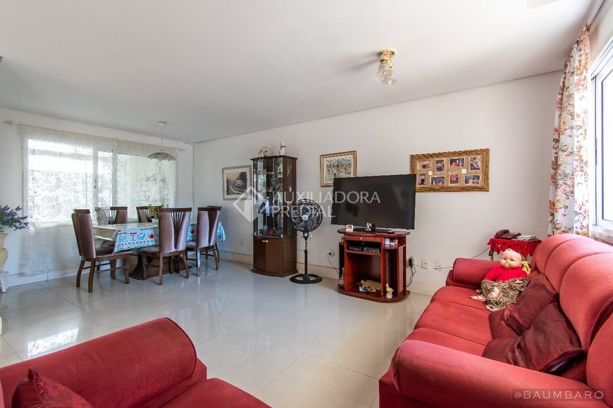 Sobrado de 3 dormitórios 1 suite, com 170 metros privativos.
