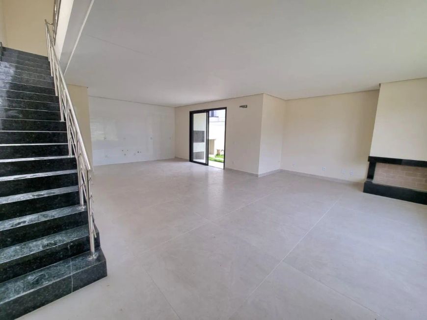 Sobrado com 145m² 03 Dormitórios Bairro Hípica
