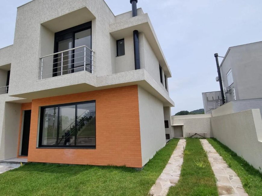 Sobrado com 145m² 03 Dormitórios Bairro Hípica