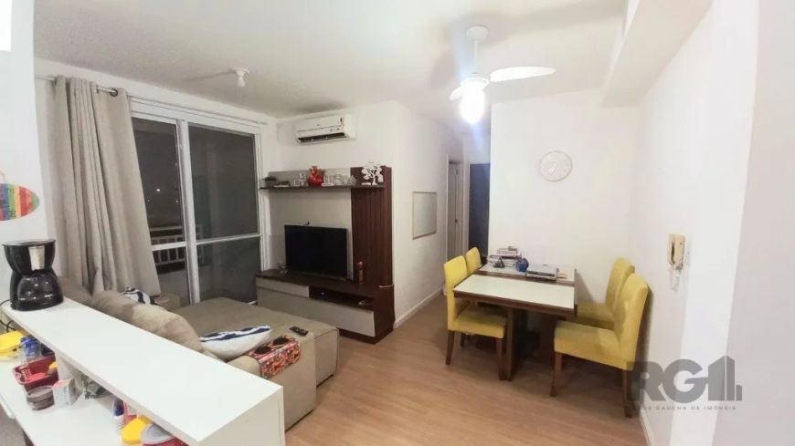 Apartamento ensolarado de 2 dormitórios, fica com todos móveis planejados, sendo 1 suíte, living amp